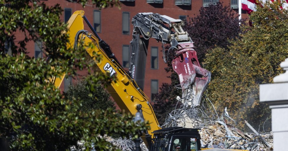 特朗普拆东厢建宴会厅 工地成华府另类观光点