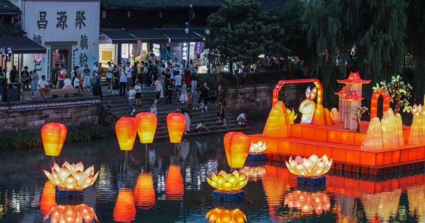 “团圆经济”升温 中国双节带动消费市场活力