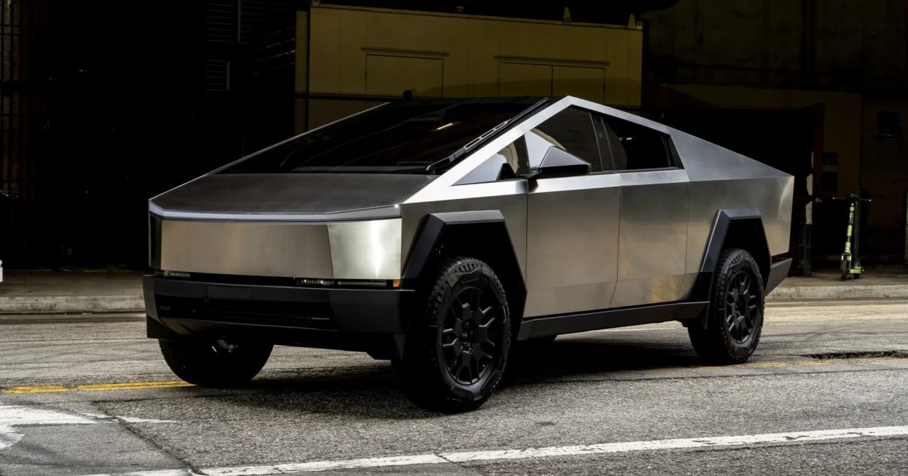 灯光太刺眼惹祸 特斯拉召回逾6万Cybertruck