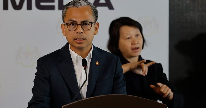 政府媒体公开透明互尊重 法米:记者履责有权提问