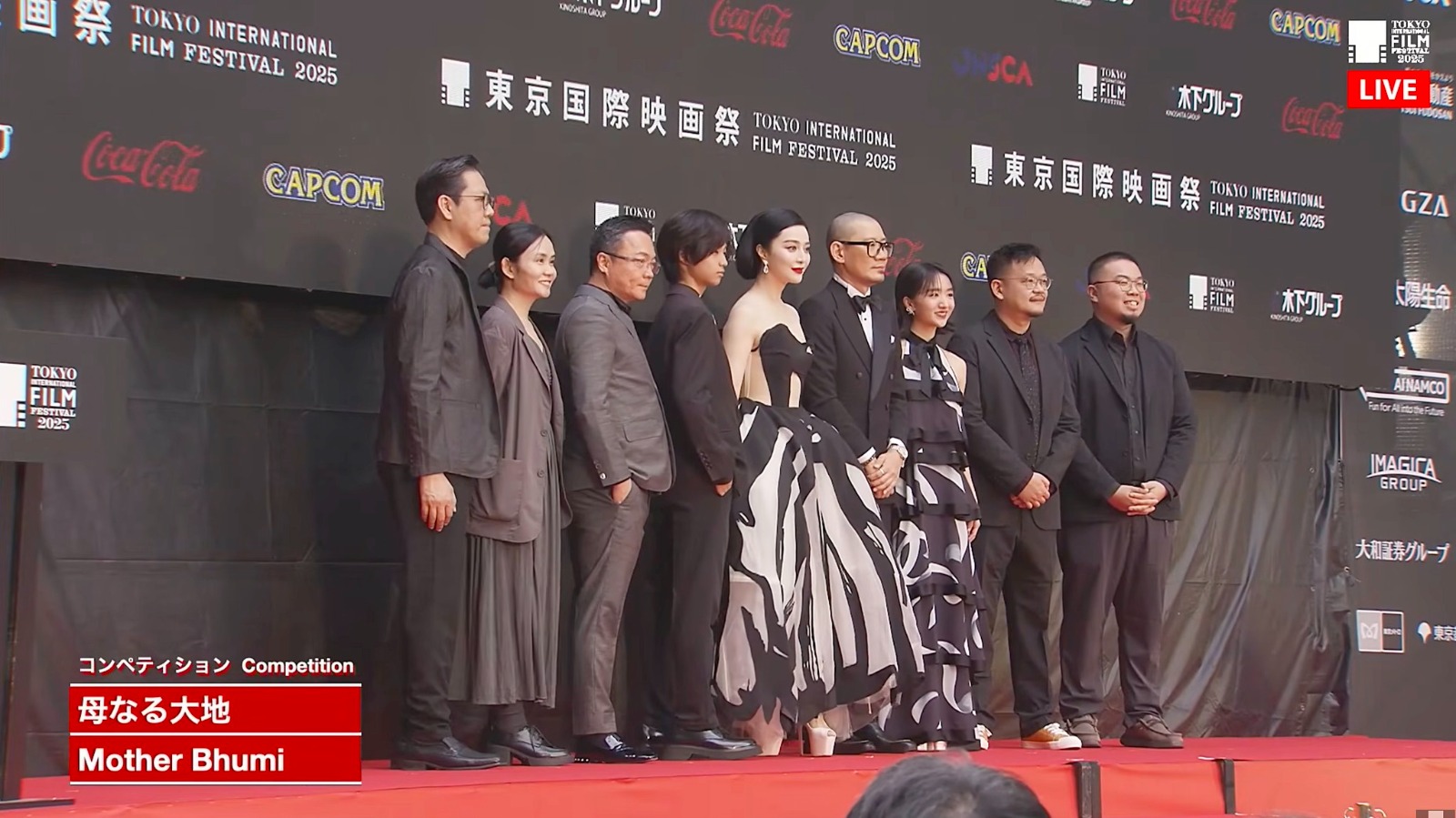 范冰冰与张吉安导演、香港演员许恩怡及台湾演员白润音等人一起走东京影展红毯。