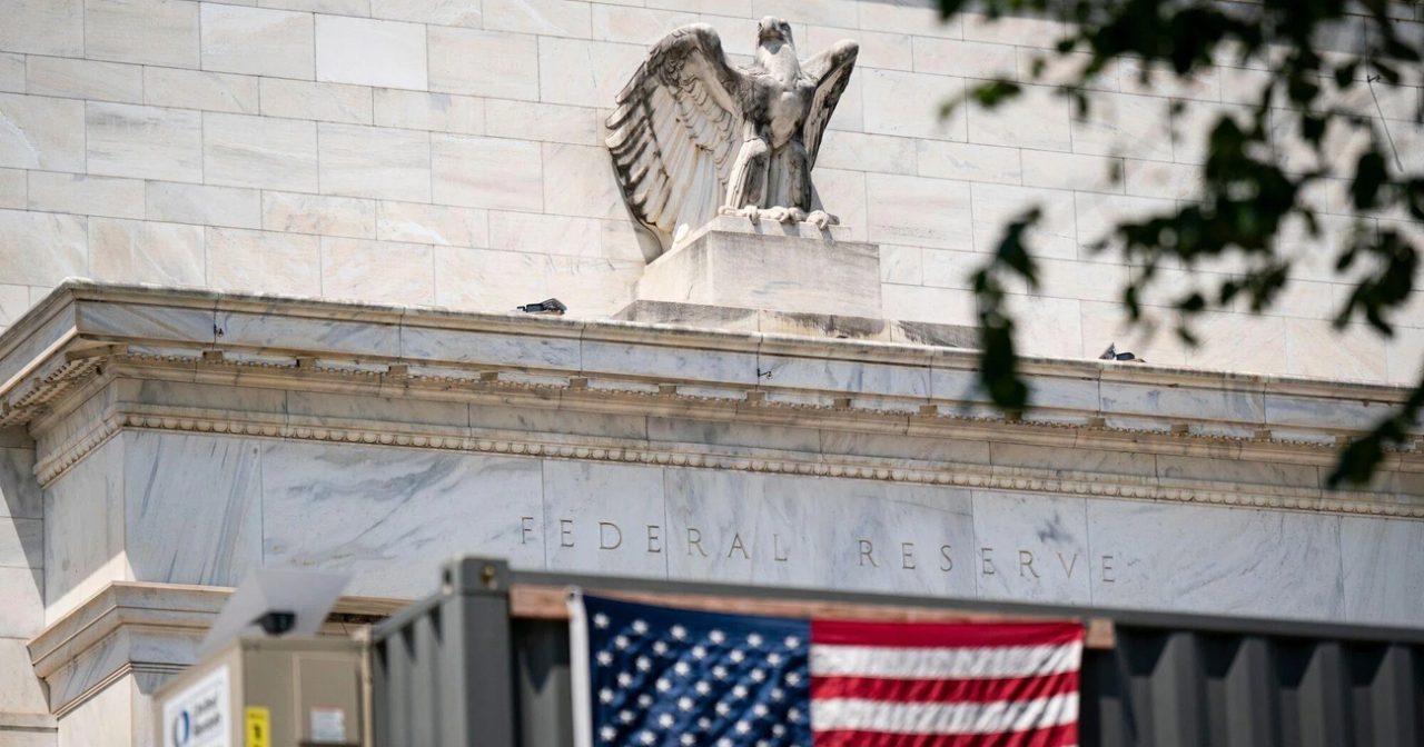 鲍威尔罕见告诫押注12月降息者 美联储暴露日益加深裂痕