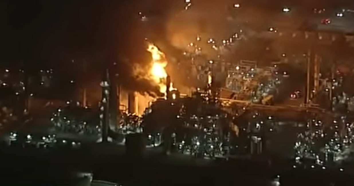 【视频】加州第2大炼油厂爆炸起火 火光冲天浓烟弥漫