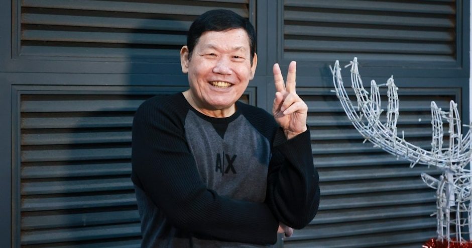 火星再爆成龙扣薪水 “有手足不愤离开成家班”