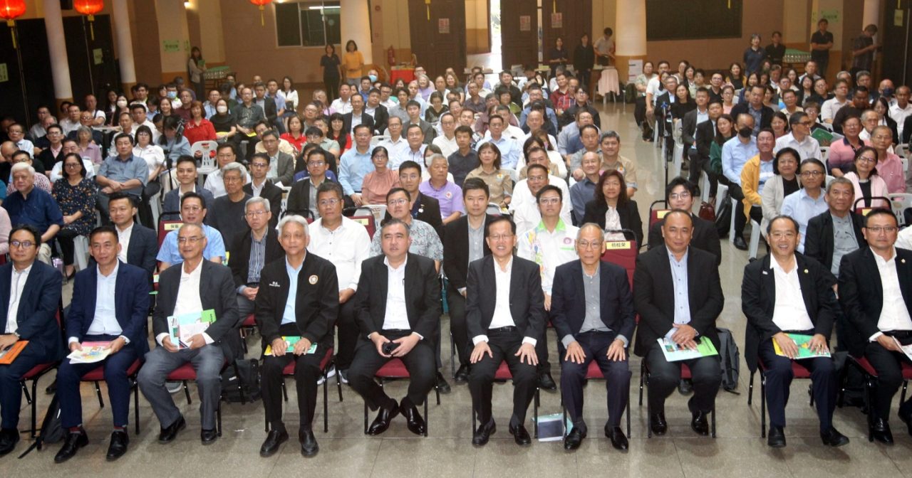 华社饮酒属文化礼仪一部分 陆兆福:应以包容心处理差异