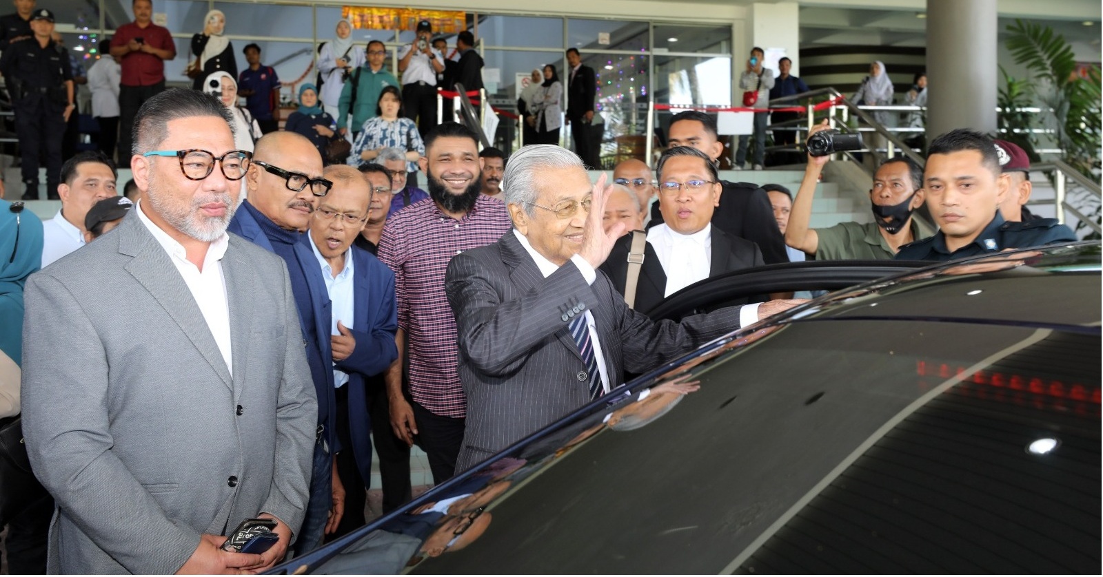 【起诉安华诽谤案】马哈迪:未有证据指我偷钱