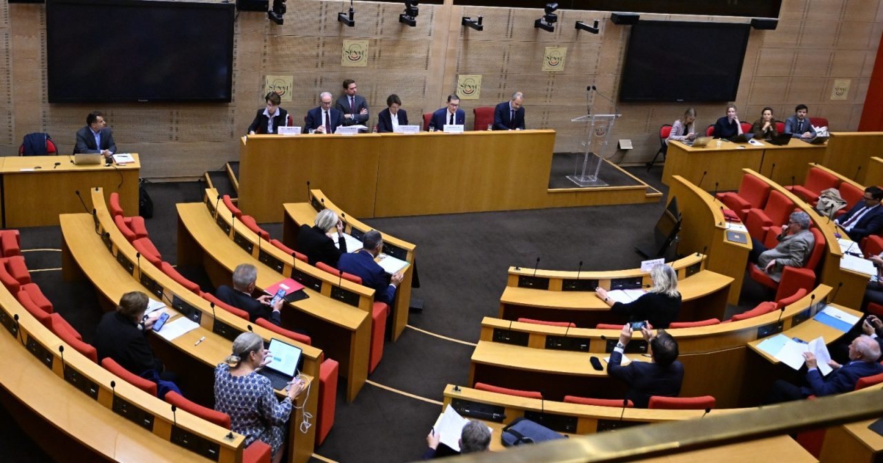 罗浮宫遭窃区唯一监视器完全没拍到 馆长:监控严重不足