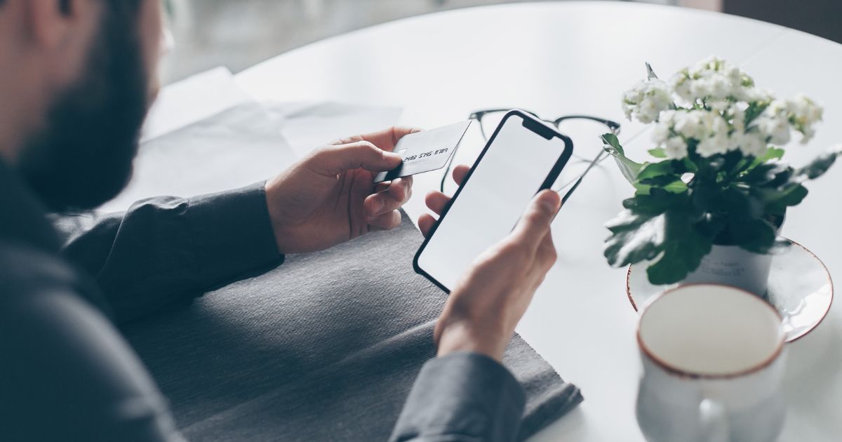 美女诱饵加高回酬投资 退休男坠“凤爪骗局”