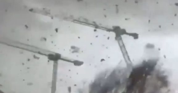 【视频】巴黎龙卷风刮倒起重机 酿1死10伤满目疮痍