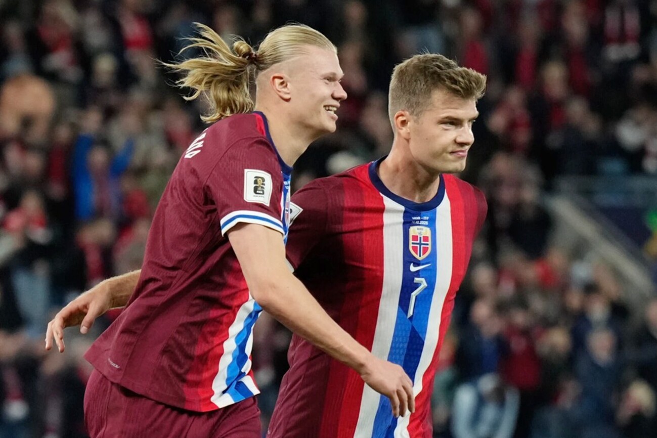 状态火热的哈兰德(左)上演帽子戏法,挪威重返世界杯舞台更靠近一步。