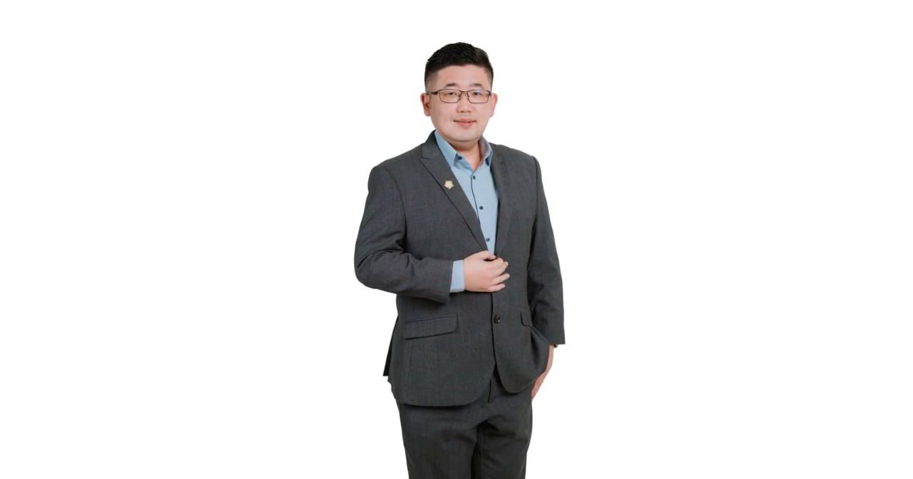 李英华：双师教学制方向虽积极 落实仍需谨慎