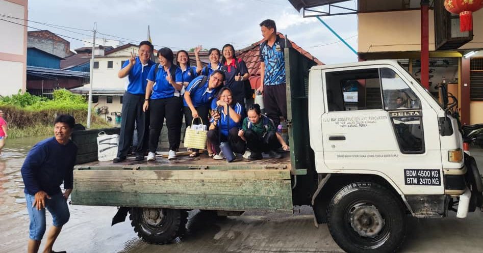 十八丁涨潮发生淹水 村民展现关爱精神