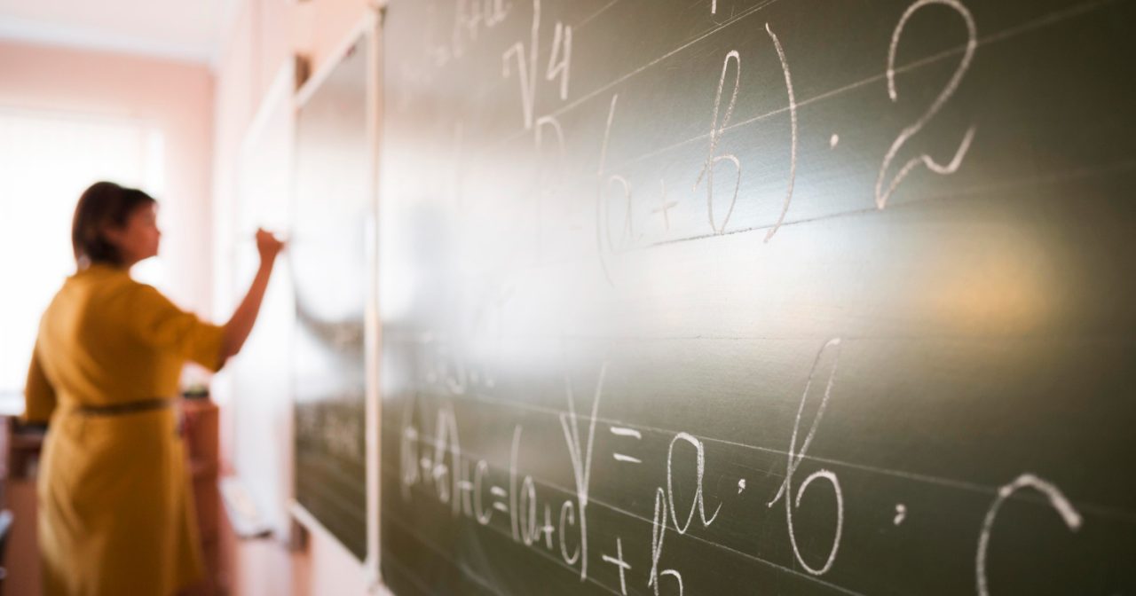 “双师教学”新模式分阶段推进 师资不足学校可暂不推行