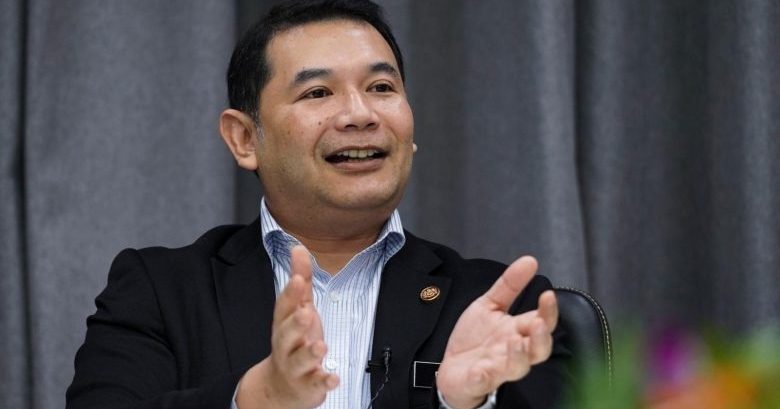 拉菲兹:未接警方报告 儿子遇袭2个月没下文