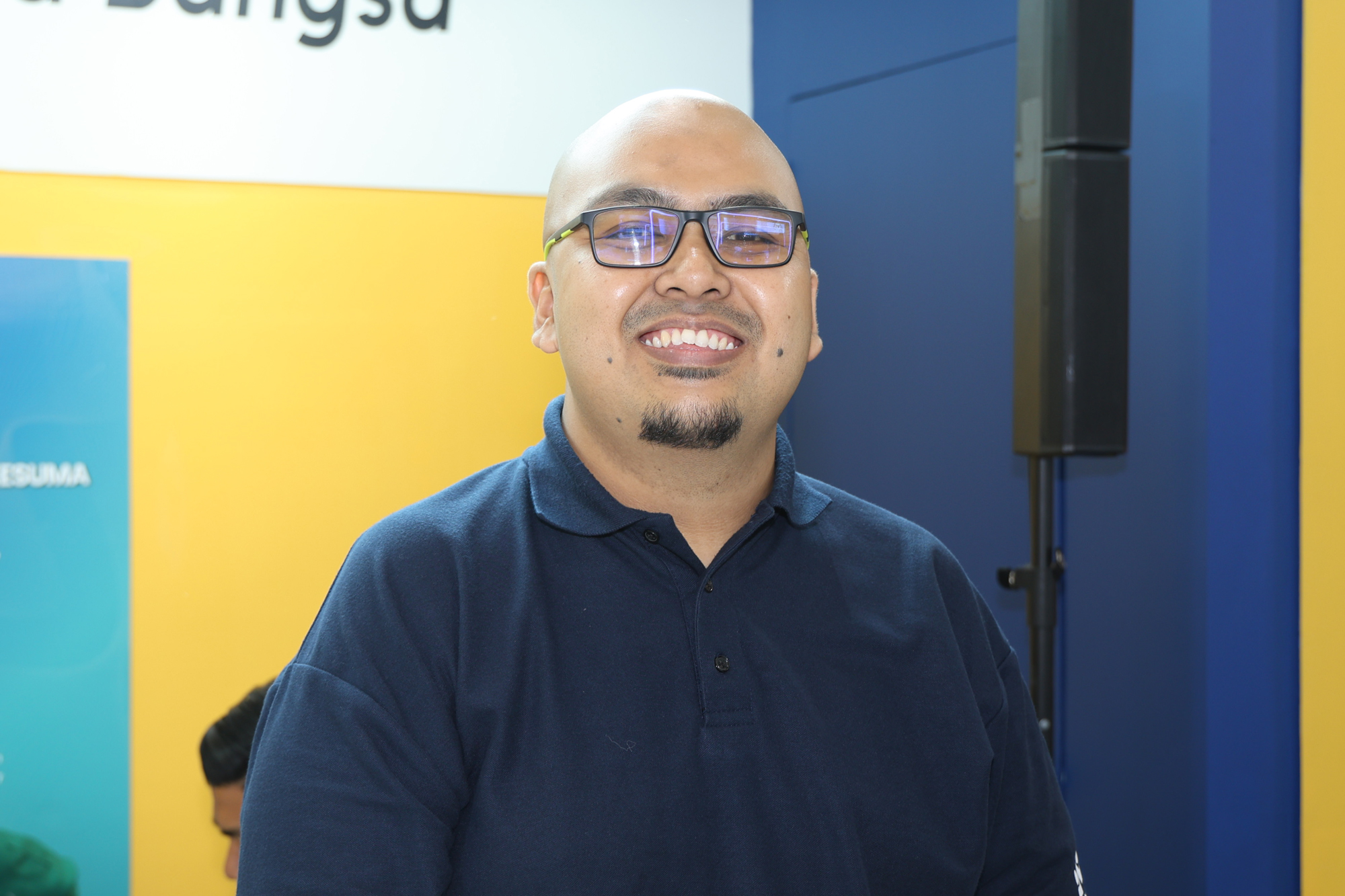 人力资源部公关依兰依萨