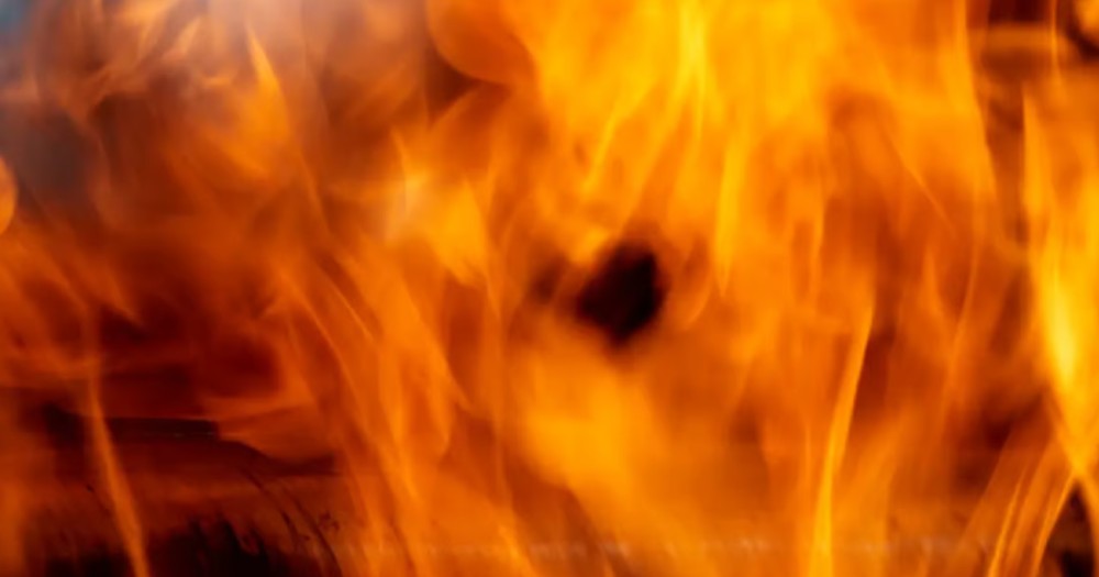 半永久屋化为灰烬 男子逃生不及葬身火海