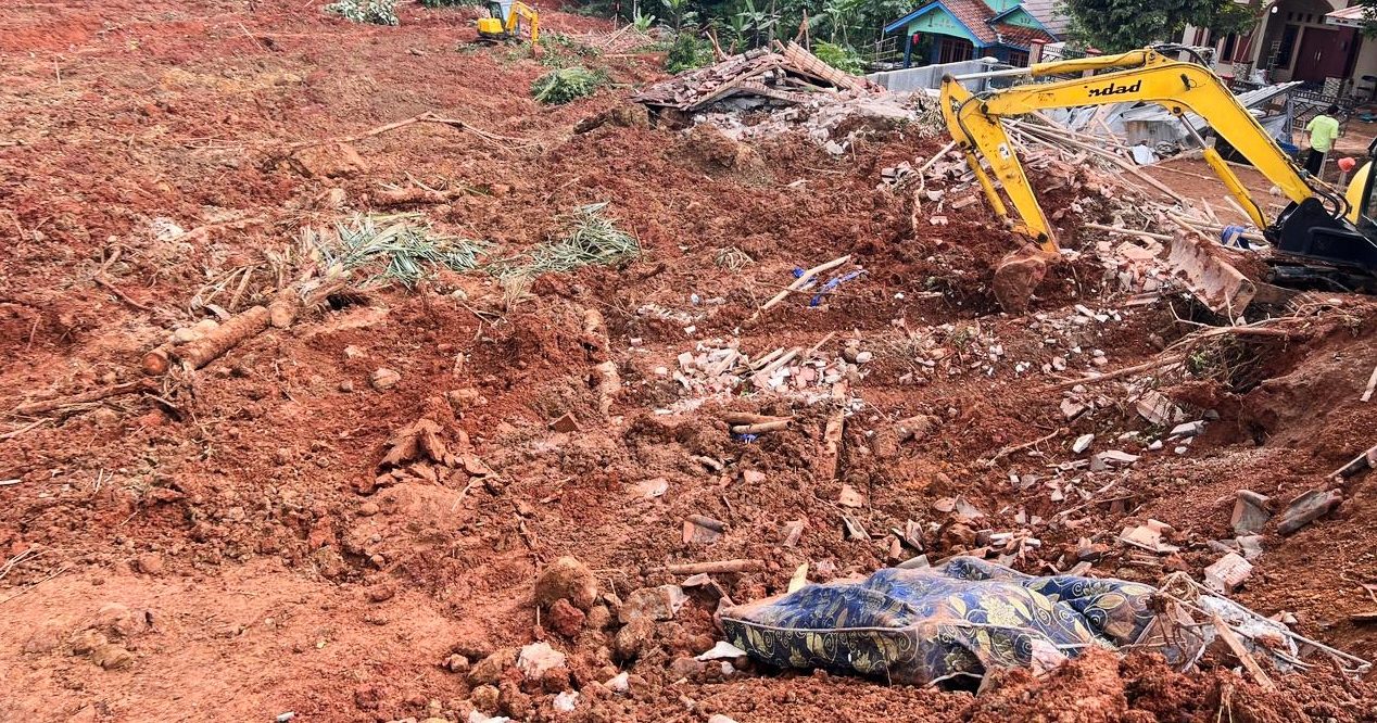 印尼中爪哇土崩2死21失踪