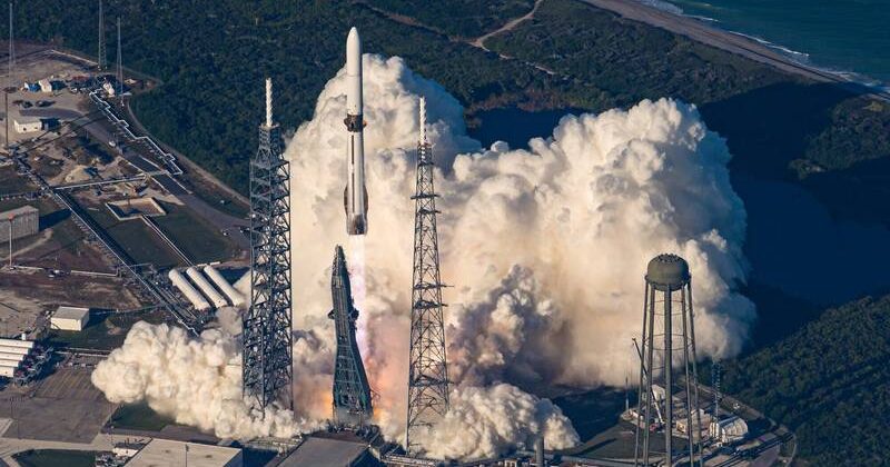 【视频】马斯克有对手了 贝佐斯蓝色起源首次成功回收火箭