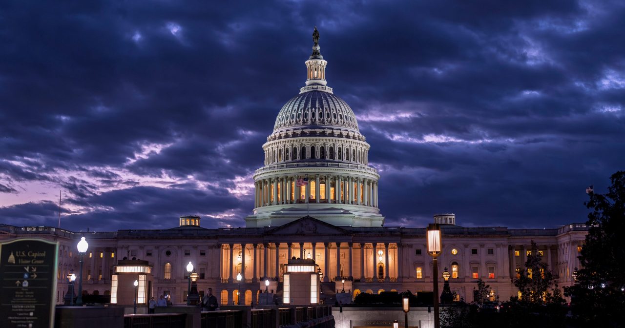 特朗普喊“不被民主党人勒索”联邦政府停摆恐史上最长