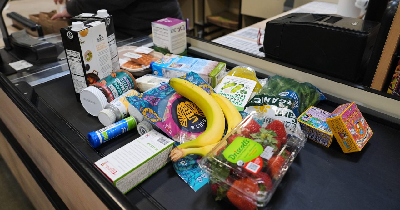 物价高涨引发民怨 特朗普下调牛肉咖啡香蕉等关税