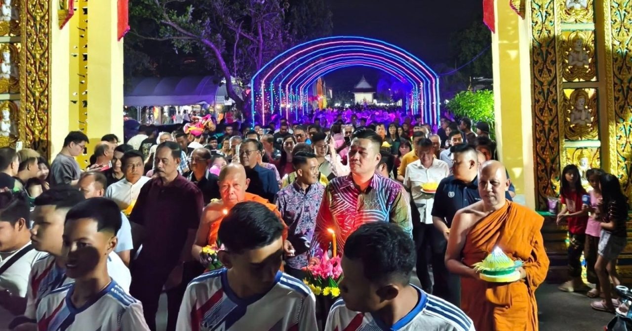 吉打水灯节移师暹樾广场吸引逾8000民众参与