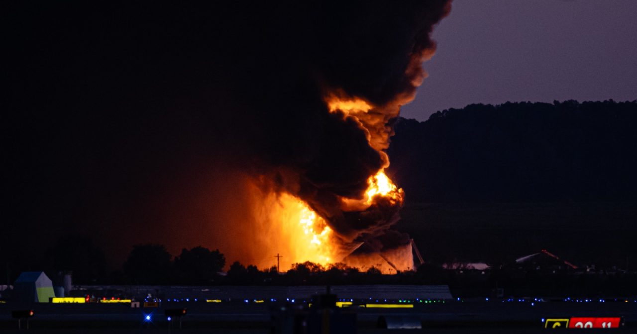 UPS货机坠毁至少3死11伤