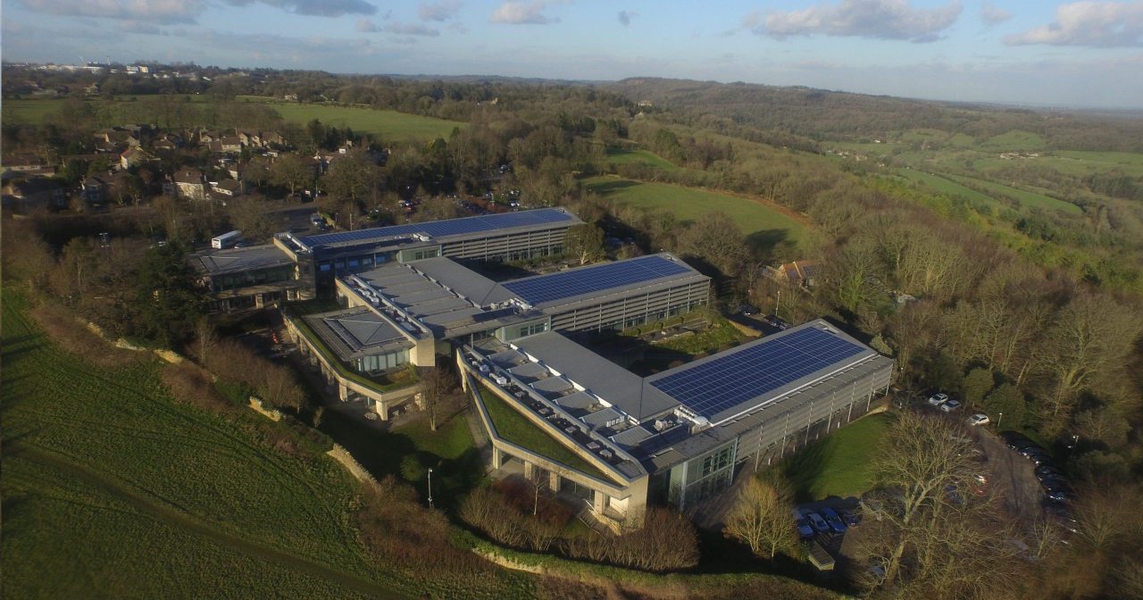 英国水务局禁发花红新规 杨忠礼电力关联公司中招