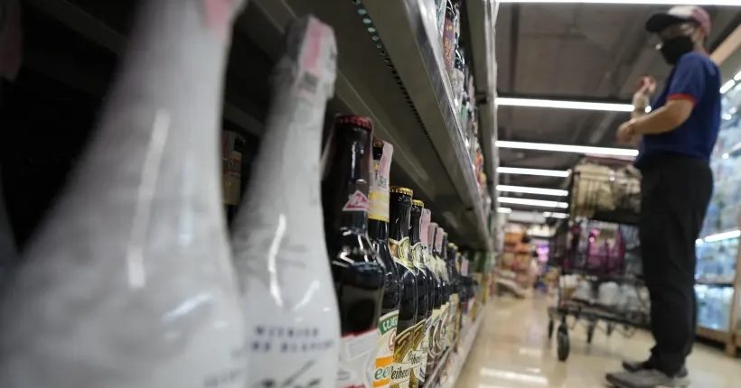 泰国新规生效 午间饮酒可罚上千元