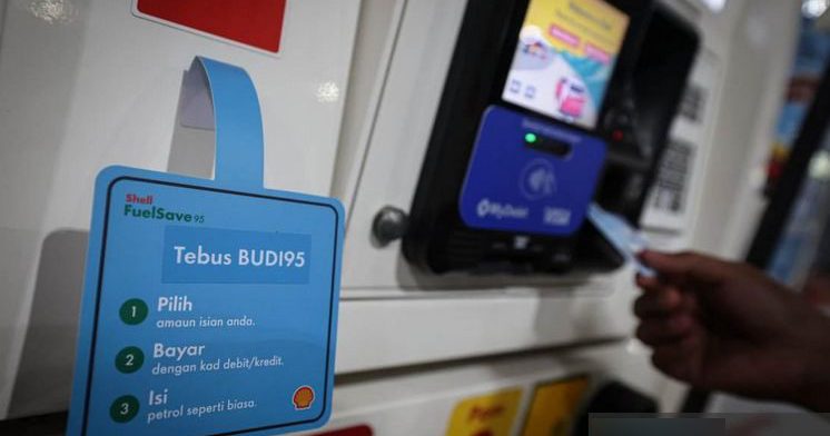 政府三周二次调高油补 电召司机上限加至800公升