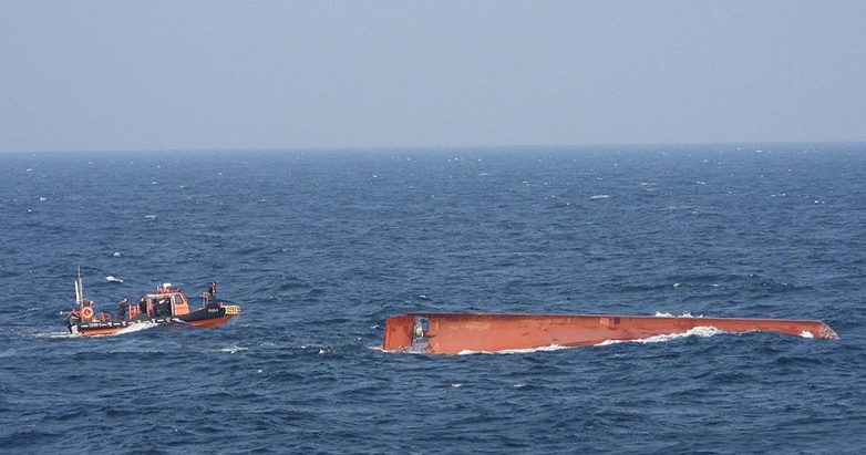 渔船在韩海域翻覆 中国船员2死3失踪