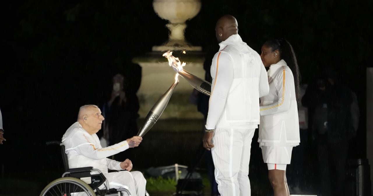 2024巴黎奥运火炬手 世界最高龄前奥运冠军辞世