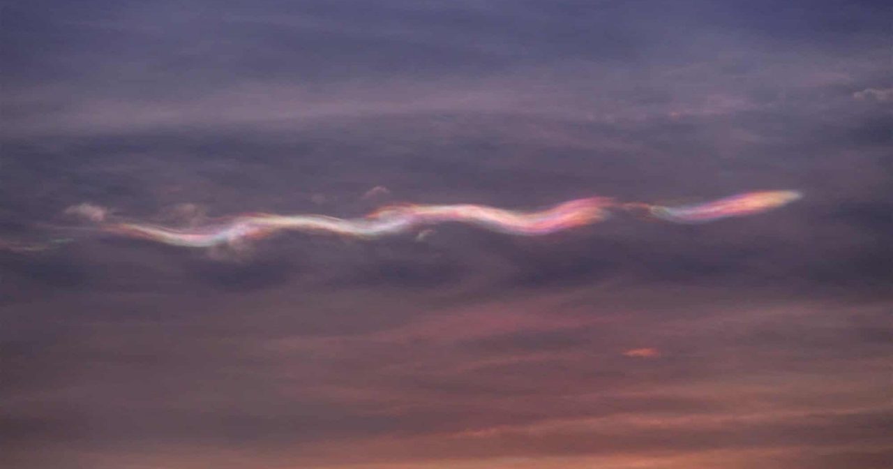 彩龙天上飞奇景掀热议 香港天文台:能见到算运气好