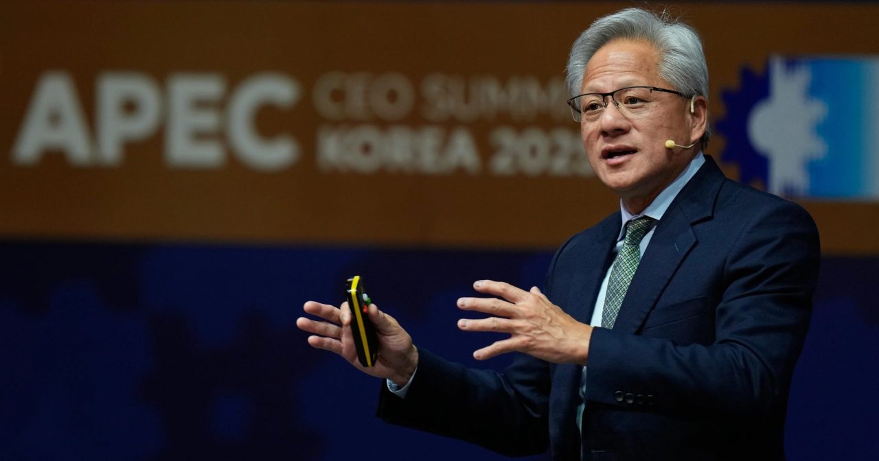 盼Blackwell芯片销中国 黄仁勋称特朗普握有决定权