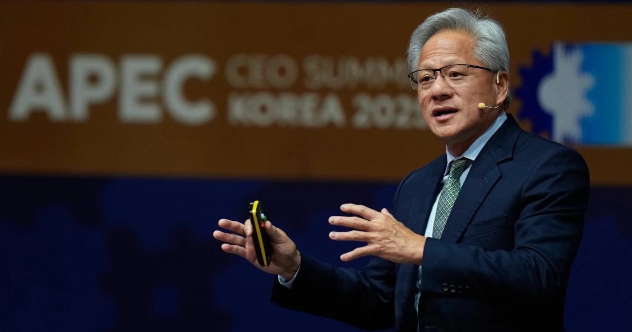 黄仁勋驳泡沫说 “AI已开始良性循环”