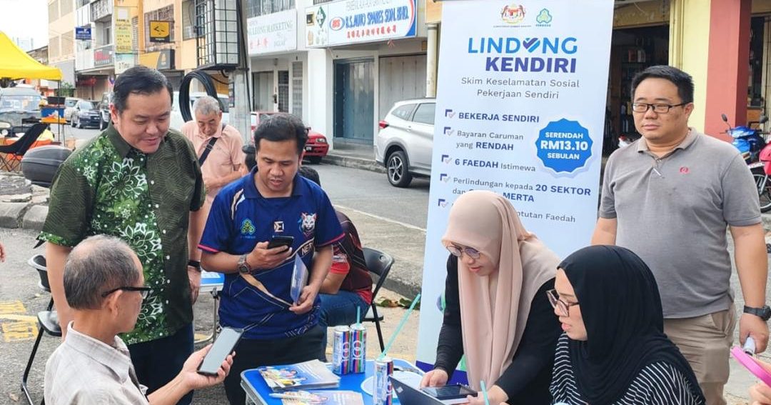 甲洞小贩商公会联办 自雇者社险柜台反应烈