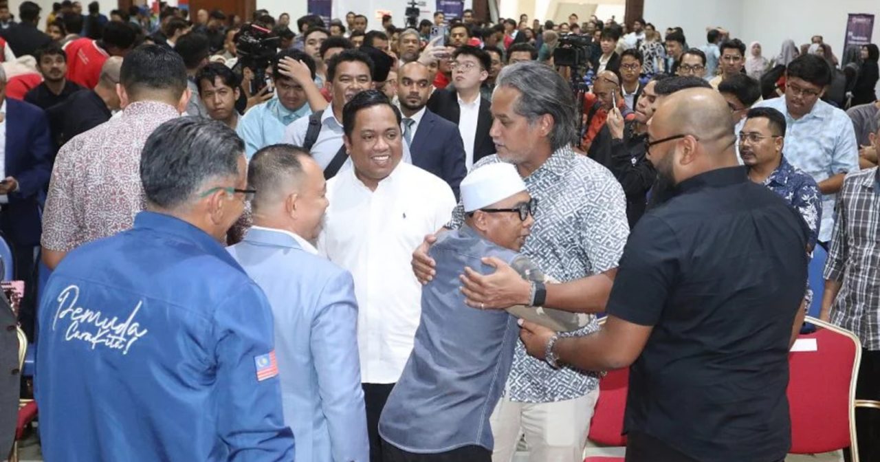 出席巫青团讲座 与会者热盼凯利“回家”