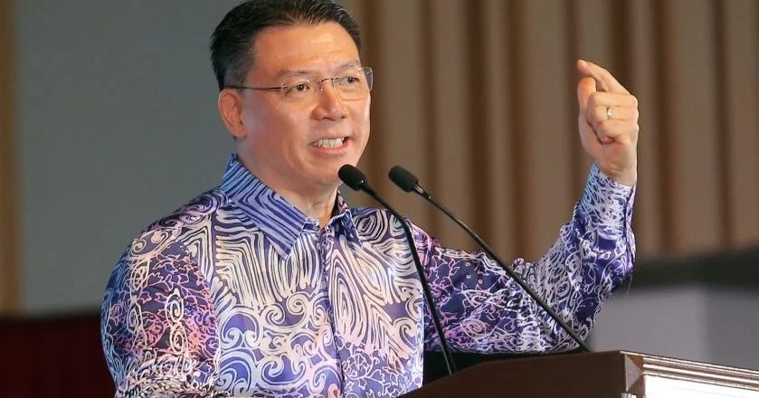 倪可敏:向人民报告政绩 霹雳行动党各中文报登全版广告