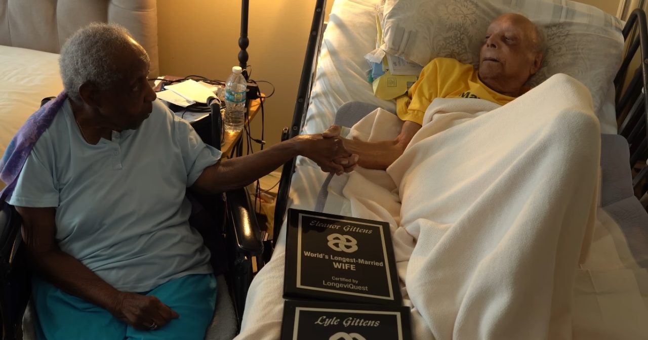 【视频】两人年龄加起来216岁 全球婚龄最长夫妇曝相守83年秘诀