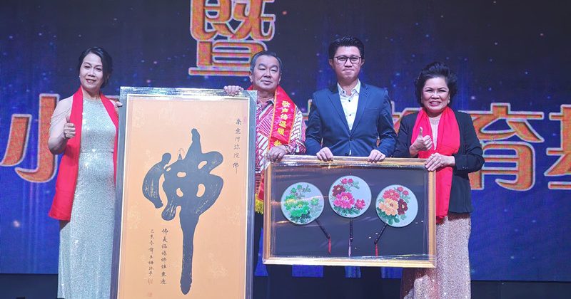 张盛闻:致失自我意识 应反思用手机哄孩子